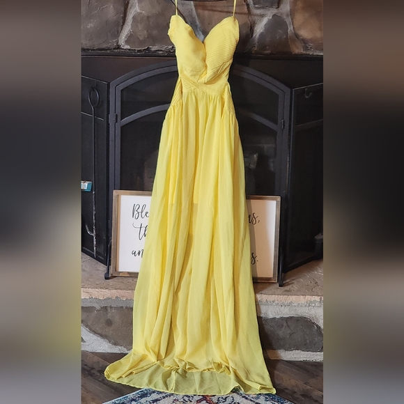 YELLOW PLEATED STRAPLESS MAXI DRESS - Picture 7 of 9